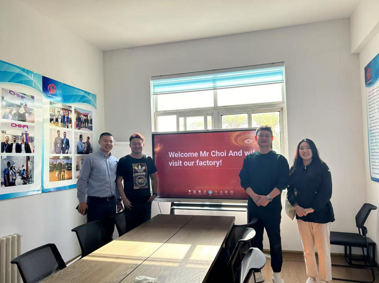 مشتریان کره ای از کارخانه ما بازدید می کنند