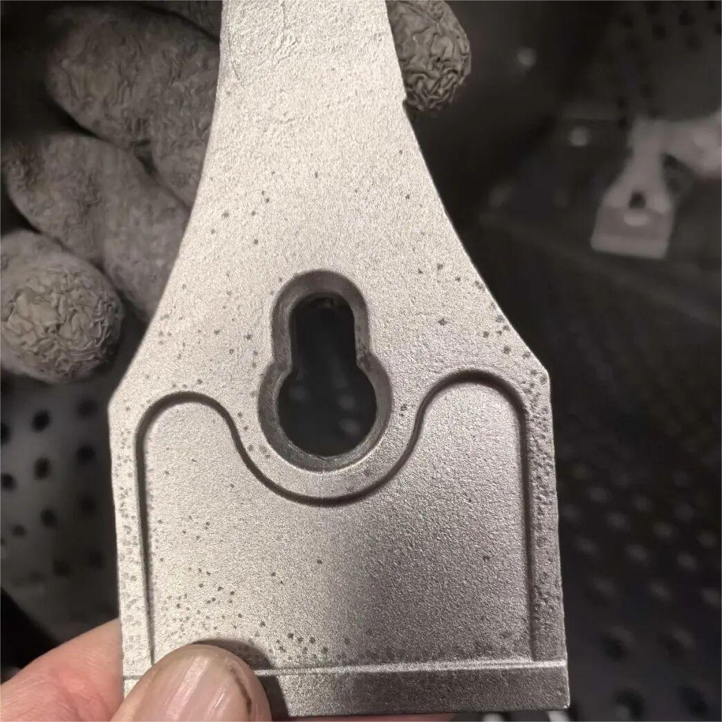 تولید 410 قطعه فولادی ضد زنگ با سل سیلیس به وزن 205 گرم با عیوب لکه های اکسیداسیون سطحی: علل و راه حل ها